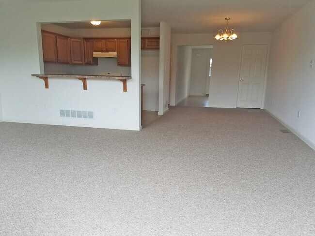 Foto del edificio - Attractive & Spacious 3 Br 2.5 Bath w/ Gar...