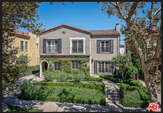 Frente - 148 S Orange Dr