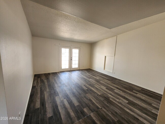 Building Photo - 2140 W Heatherbrae Dr