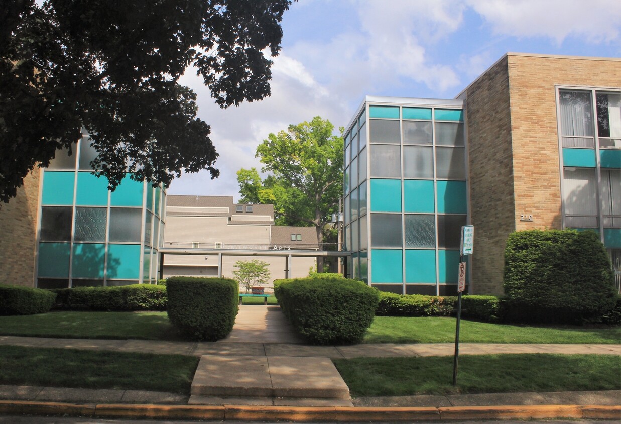 Primary Photo - 210 N Kenilworth Ave