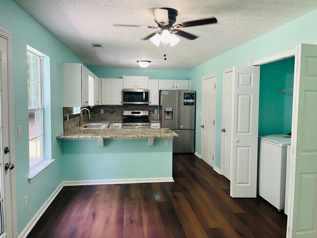 Foto del edificio - Wow! 3 bedroom 2 bathroom in Senoia. Must ...