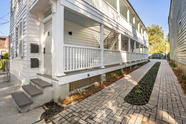 Building Photo - 296 Ashley Ave
