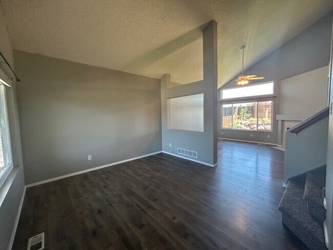 Building Photo - 3595 Heather Glen Dr