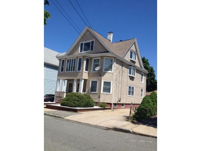 9 Dearborn Street Medford - 9 Dearborn St