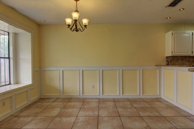 Foto del edificio - 7125 Laramie Ln