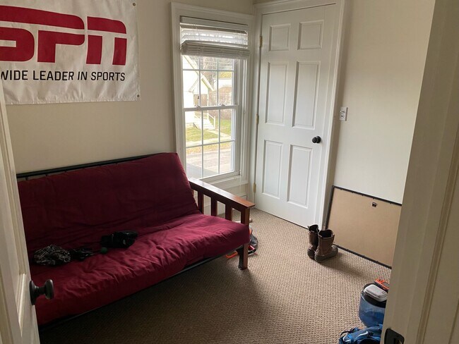 Office or guest room - 49 Eaton Ave
