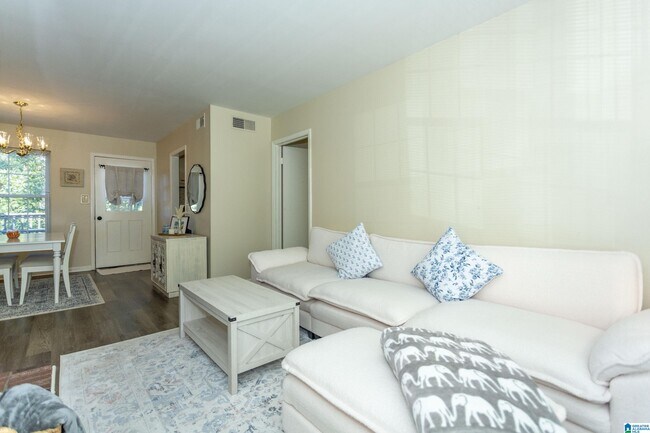 Foto del edificio - 2105 Montreat Pkwy