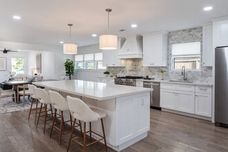 Building Photo - 2501 Briarhurst Dr