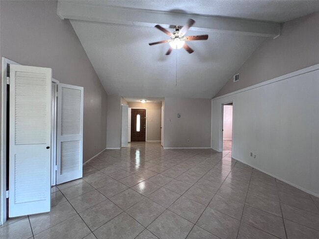 Foto del edificio - 22422 Elsinore Dr