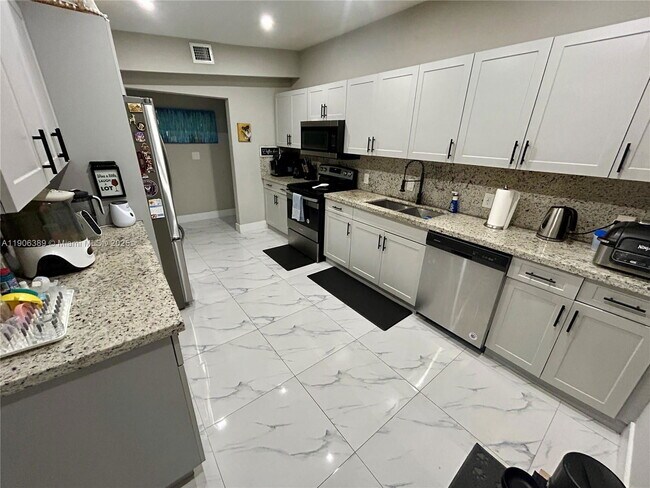 Foto del edificio - 13560 NW 2nd Ave