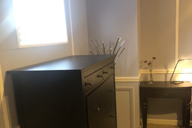 bureau - 4514 Albemarle St NW