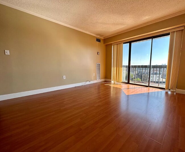 Building Photo - 15 N Beacon