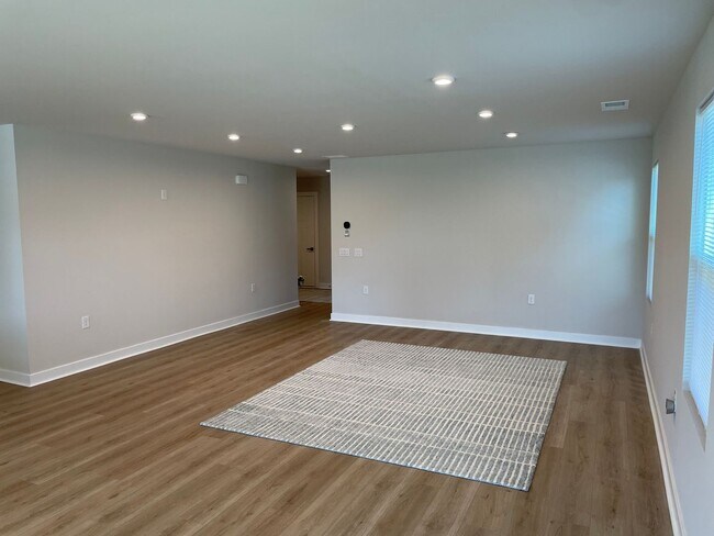 Foto del edificio - 3 Bedroom 2 Bath Home in Middle Creek Vill...