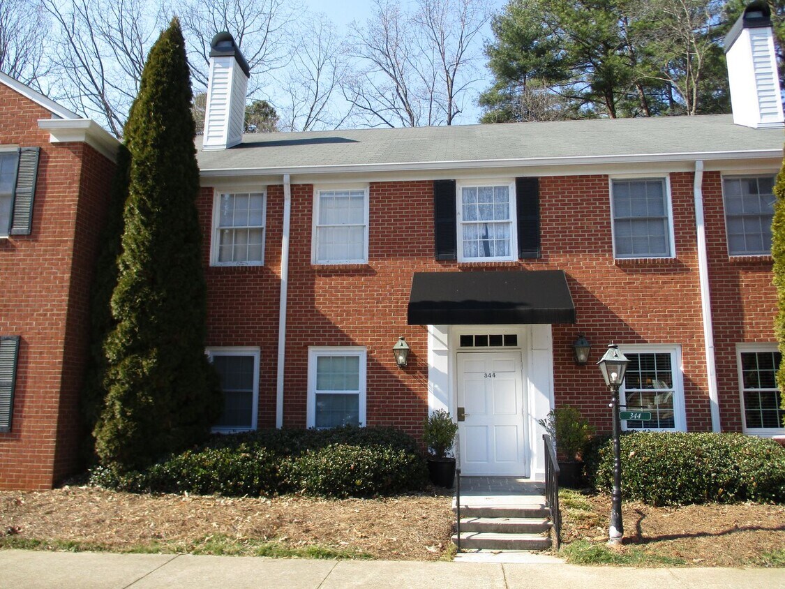 Foto principal - FOR RENT! 2 Bedroom, 2 Bath Upper Level Co...