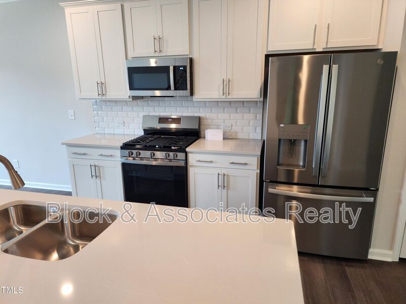 Foto del edificio - 430 Deercroft Dr