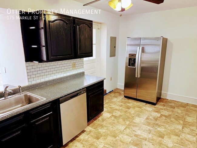 Foto del edificio - 3BR/2BA Spacious Manayunk Apt with Washer/...