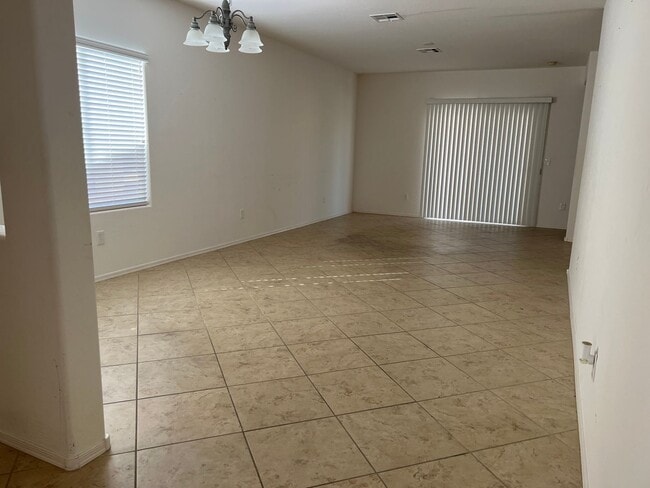 Building Photo - 3 Bedroom Home 55+ Community