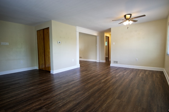 Photo - 2009 Potomac Ave Apartment