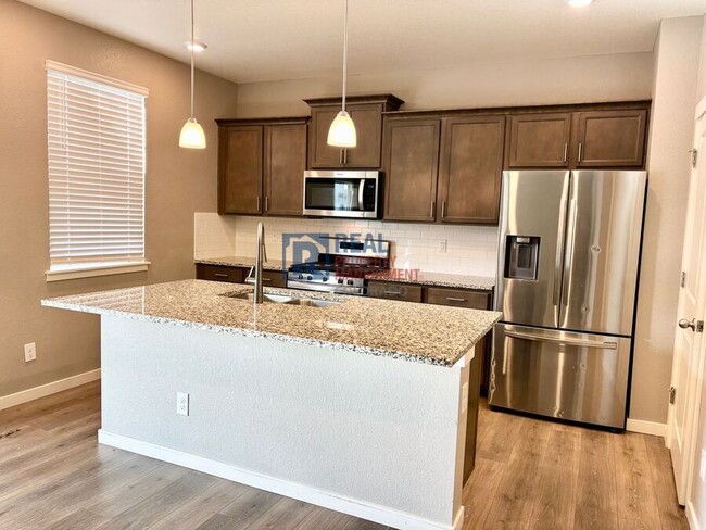 Foto del edificio - 2051 Rosette Ln