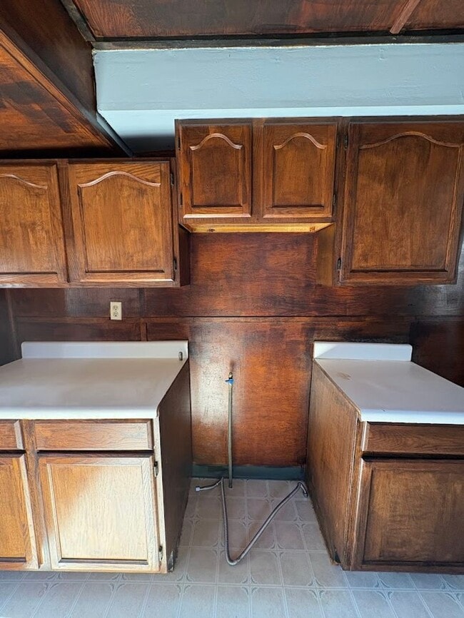 Building Photo - Three bedroom one bathroom home for rent