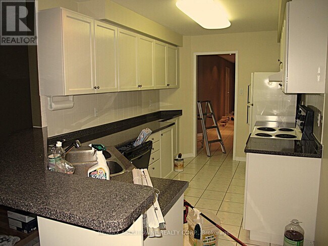 Building Photo - 1160 Westview Terrace