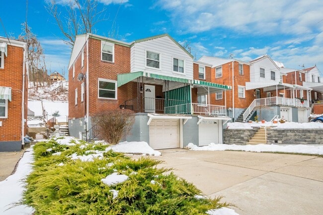 Photo - AVAILABLE MAY 1ST! UPDATED THROUGHOUT! 3-bedroom in Beechview! House