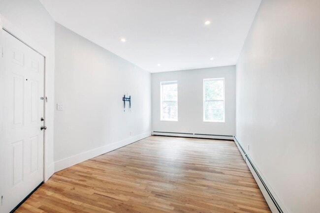Building Photo - 228 1st St