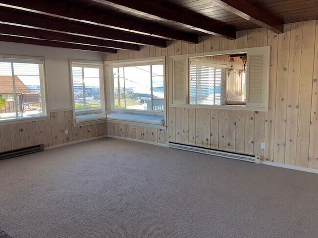 Building Photo - Sweeping Ocean Views from this Pismo Heigh...