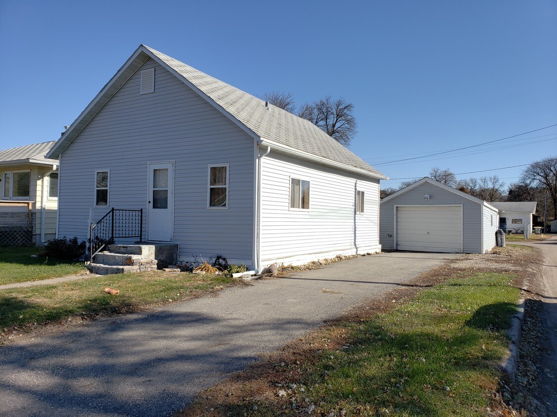 1110 4th Ave NW, Jamestown, ND 58401 House Rental in Jamestown, ND