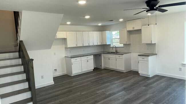 Building Photo - 9746 Garcroft St