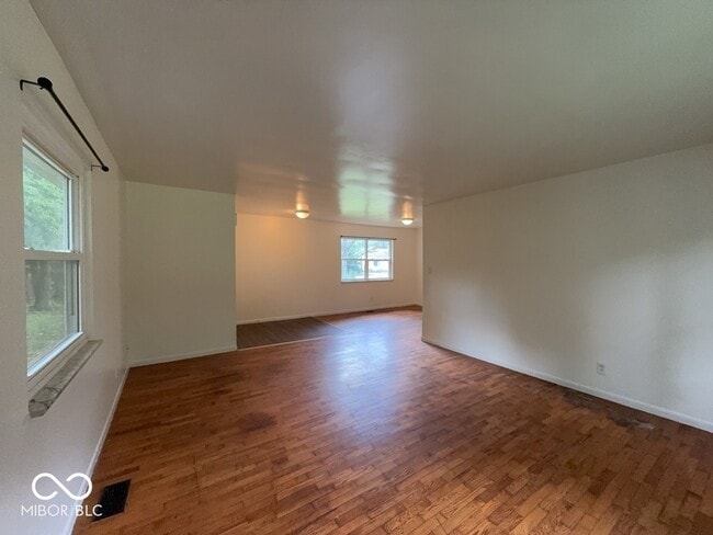 Building Photo - 2646 W 60th St