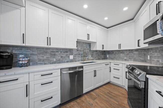 Building Photo - 5420 N Ocean Dr