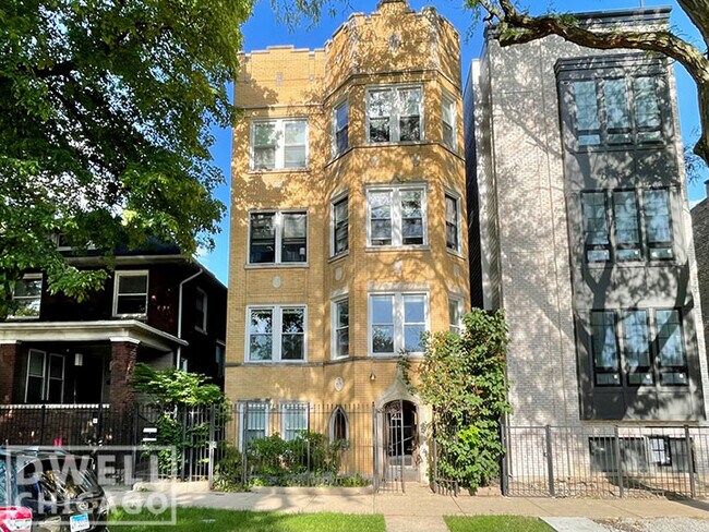 Foto del edificio - 2121 N Albany Ave