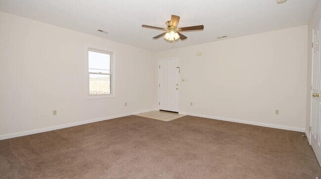 Building Photo - 407 Jason Dr