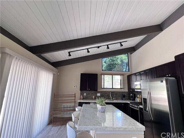 Building Photo - 10480 Alta Loma Dr