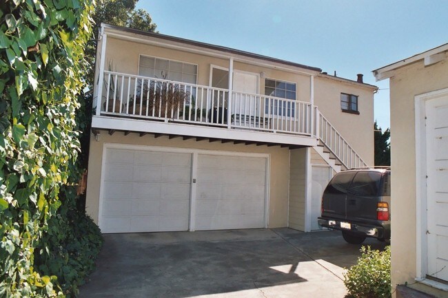Building Photo - 1681 Latham St