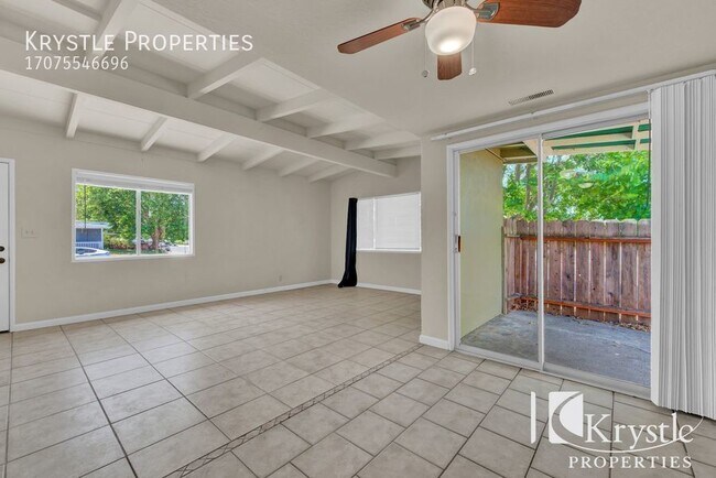Building Photo - Duplex in American Canyon
