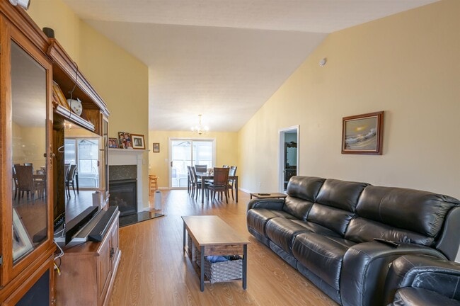 Foto del edificio - 4 Myopia Ln