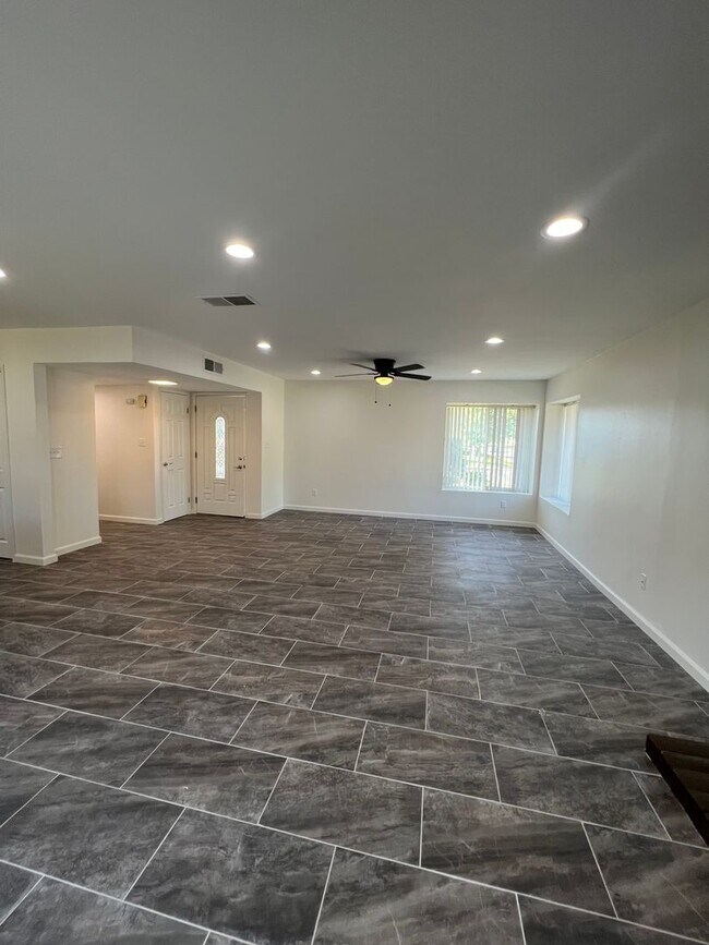 Building Photo - 6101 Scenic Way