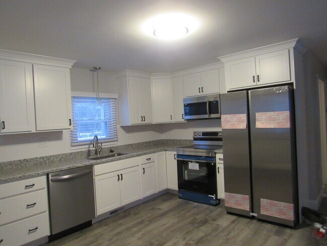 Foto del edificio - Auburn NH Single Family Home for Rent!