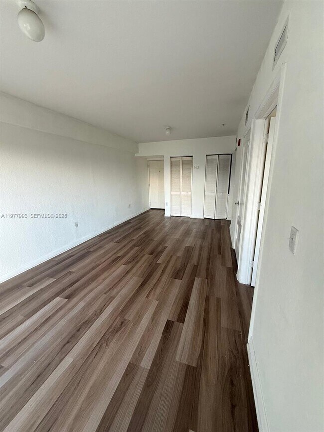 Foto del edificio - 2536 NW 24th St