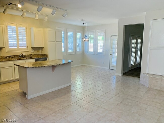Building Photo - 2264 Alanhurst Dr