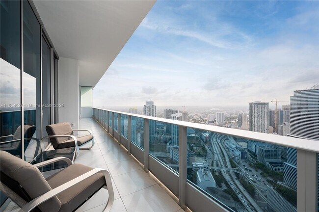 Building Photo - 200 Biscayne Blvd