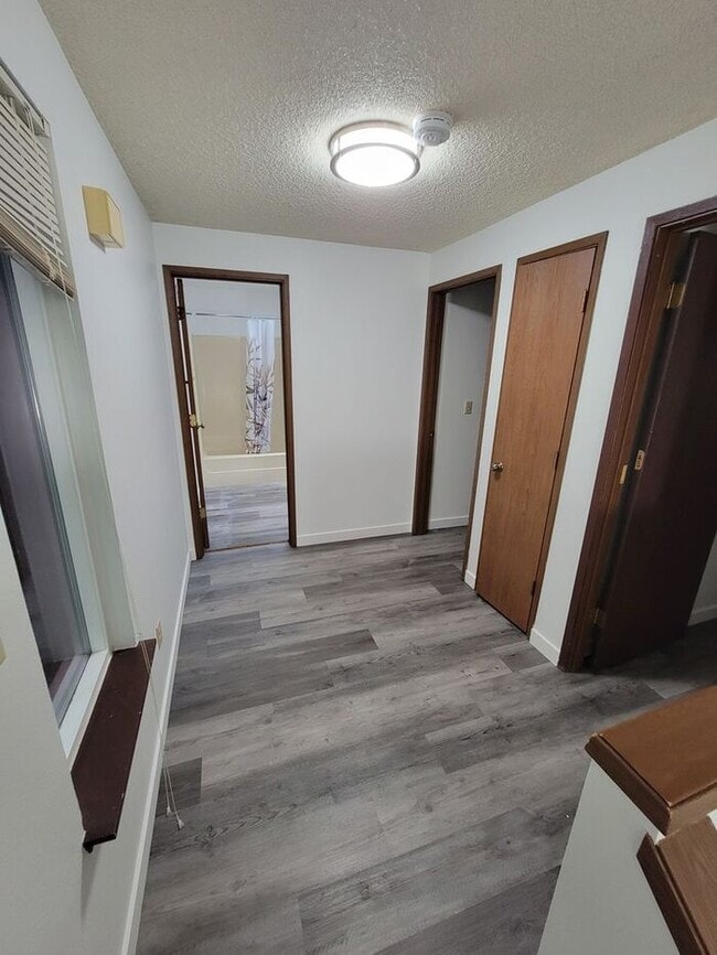 Building Photo - West Olympia 2bdr 1.5bath Townhome w/ garage & parking & a office
