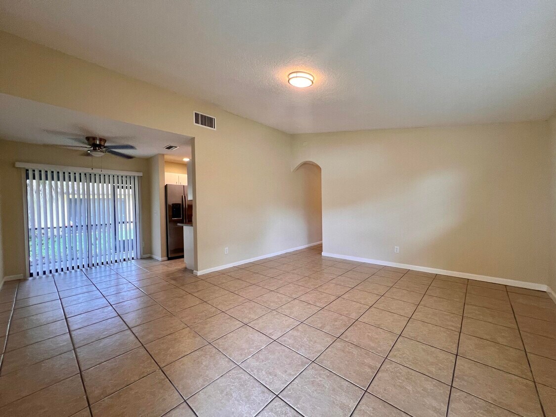 Foto principal - 423 Glenwood Dr
