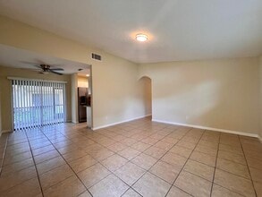 Building Photo - 423 Glenwood Dr