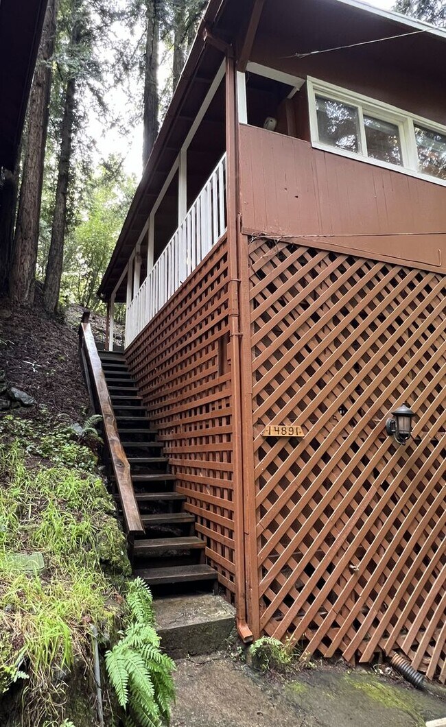 Building Photo - Two Bedroom hilltop home with Carport, lar...