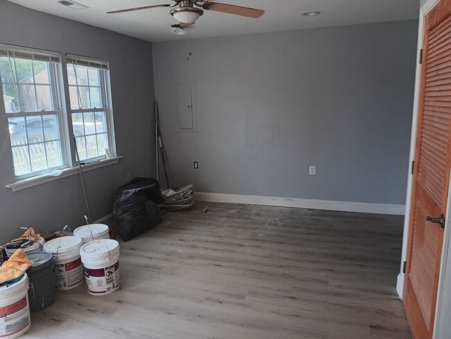 Building Photo - Renovated 3 Bed 2 Bath Single-Family Home ...