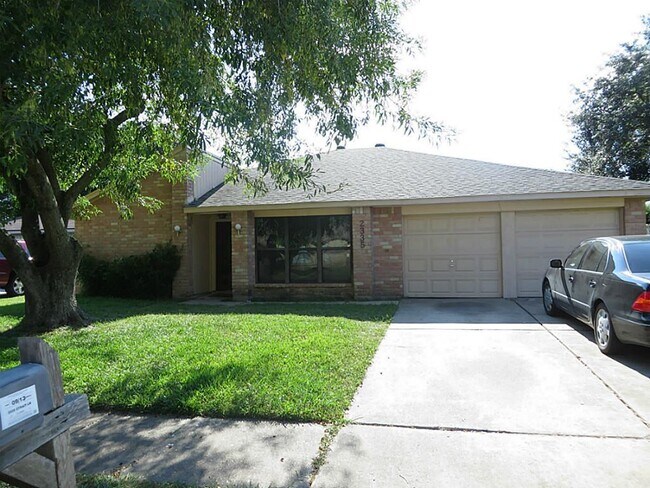 Foto del edificio - 2335 Strait Ln