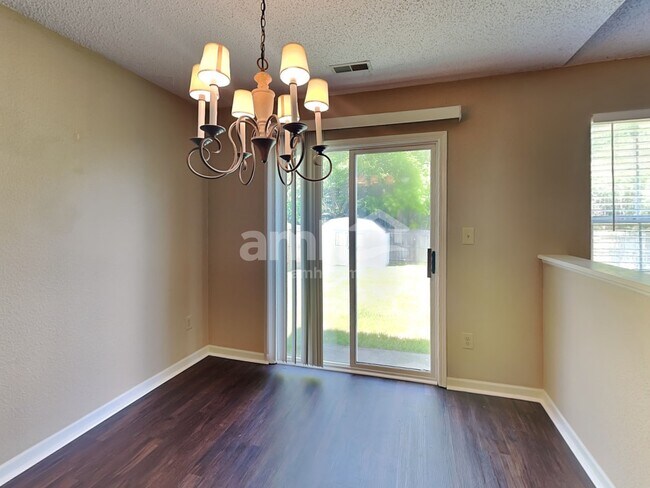 Foto del edificio - 412 E Pine Ridge Dr